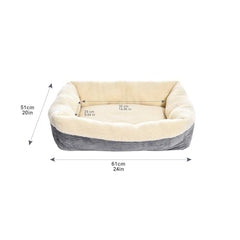 Dortoir Amazon Basics en sherpa gris, douceur et confort pour les siestes.