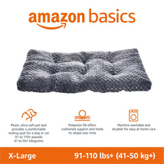 Amazon Basics extérieur en peluche douce pour un confort douillet au repos.