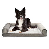 Lit Amazon Basics avec gel mémoire rafraîchissant pour chien, confort durable.