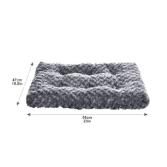 Tapis gris neutre, discret pour intérieur.