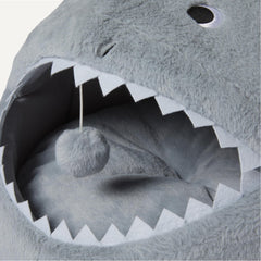Amazon Basics Nid-chat forme-requin, oreiller amovible, nettoyage facilité.
