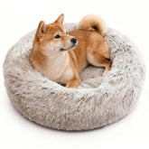 Lit rond Aofast pour chien et chat, plan rapproché sur la texture pelucheuse et le confort.