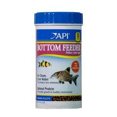 Granulés API pour poissons de fond avec calmar; conteneur pratique.