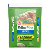 Arm & Hammer Feline Pine Platinum litière non agglomérante, sac ouvert, facile à verser.