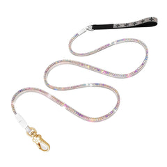 Laisse Atiansen avec diamants complets pour un style luxueux lors des promenades