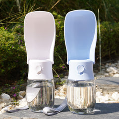Bouteille AVELORA compacte et portable, idéale dans le sac.