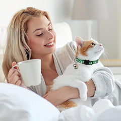 Collier Baeuppit pour chat avec clochette, utile pour localiser le chat.