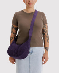 BAGGU Sac Crescent Fig – sangle réglable de 47 po pour un porté confortable.