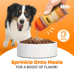 Topper poulet Barkbox saupoudré sur croquettes pour repas savoureux.