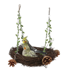 Barn Eleven nid en rotin – refuge sûr et naturel pour petit oiseau.