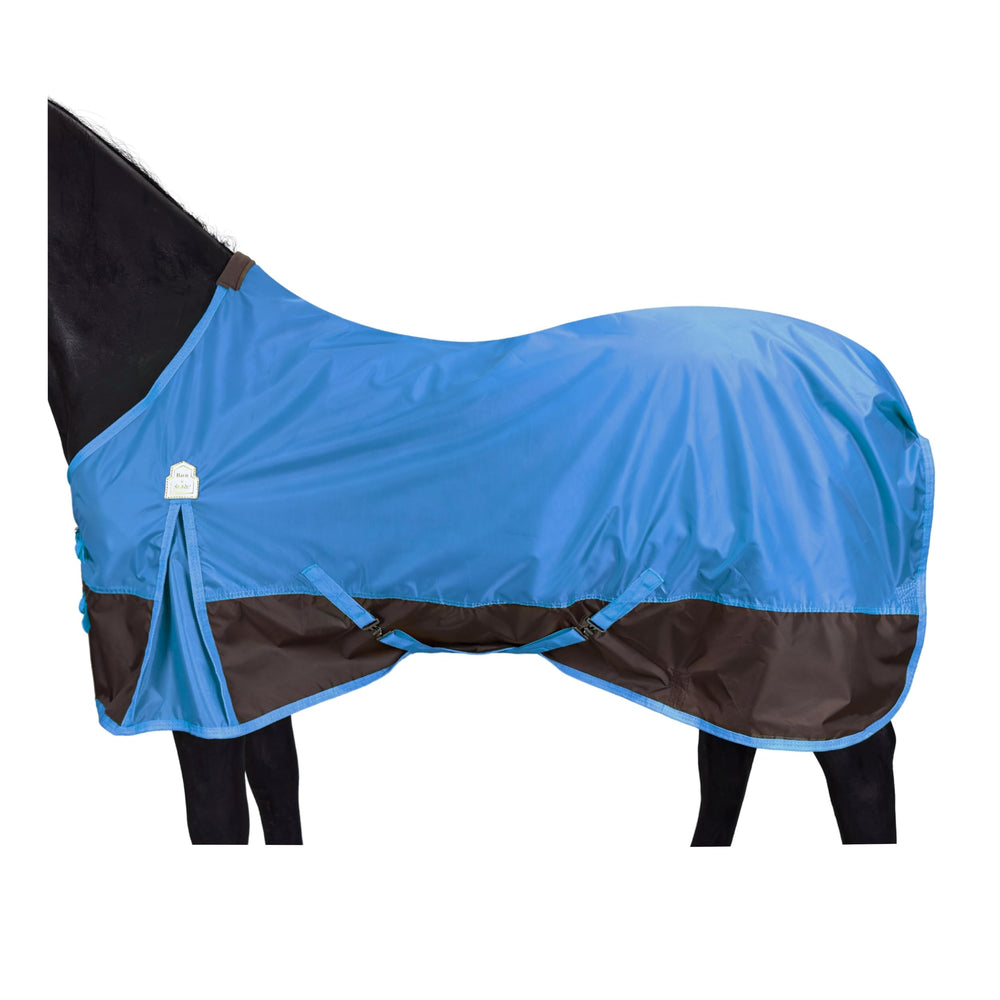 Drap turnout 420D leger BARN & STABLE sur cheval en extérieur, protection légère.