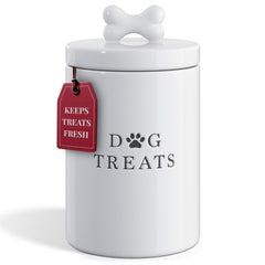 Pot Barnyard Designs pour friandises chien hermétique sur le comptoir, garde fraîcheur.