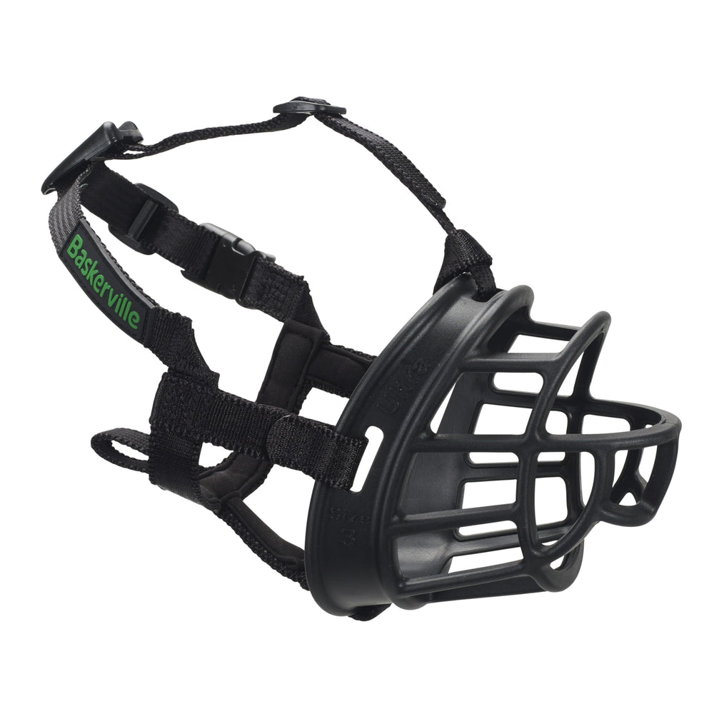 Baskerville Ultra Muzzle sur visage du chien, confort assuré pendant les promenades.