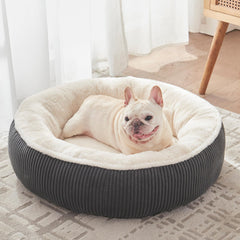 BedStill Donut pour chien de 30 pouces, peluche douce pour des siestes confortables.