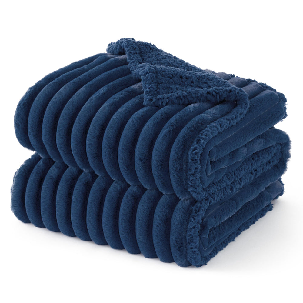 Bedsure ComfyFleece imperméable: protège le canapé des taches.