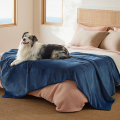 Bedsure couverture impermable lit bleu sherpa, protection contre liquides et froid