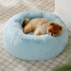 Bedsure rebord surélevé offrant soutien pour la tête et le cou sur le lit donut bleu aqua.