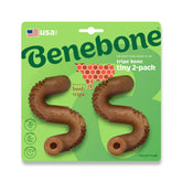 Benebone Tiny lot de 2 emballage montrant le duo durable prêt à mastiquer.