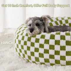 Base antiderapante sur lit beignet chien moyen vert évite les déplacements.