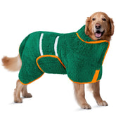 Robe Bienbee pour chien montrant le séchage rapide après le bain.