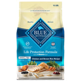 Blue Buffalo Life Protection Petites bouchées poulet et riz, croquettes faciles à mâcher pour chien adulte.
