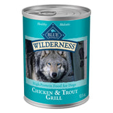 Blue Buffalo Wilderness poulet-truite grillée en boîte, repas protéiné pour chien actif.