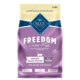 Blue Buffalo Freedom Chat sans céréales emballage visible et appétence grâce au poulet