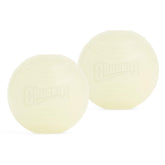 Chuckit! balle lumineuse, gros plan, diamètre 2,5 pouces, parfaite pour le jeu nocturne.