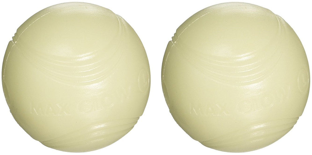 Chuckit Max Glow Ball balle lumineuse nocturne pour un jeu de lancer en extérieur.