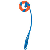 Chuckit RingChaser en action avec lanceur pour un fetch pratique et propre