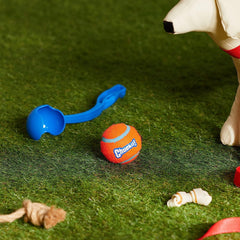 Poignee ergonomique Chuckit! Sport facilitant les lancers rapides.