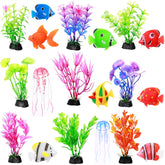 Poissons artificiels Chunyin oranges nagent pour animer l'aquarium.