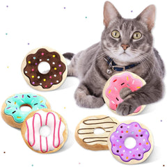 Jouet beignet CiyvoLyeen avec herbe à chat et garnitures colorées pour stimulation sensorielle.