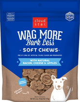 Paquet Wag More Bark Less Cloud Star: friandises molles bacon-cheddar-pommes prêtes à être offertes.