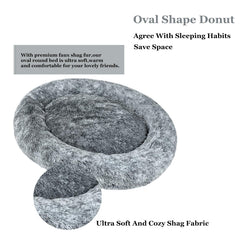 Lit donut Coohom apaisant ovale gris, doux revêtement en fourrure synthétique.