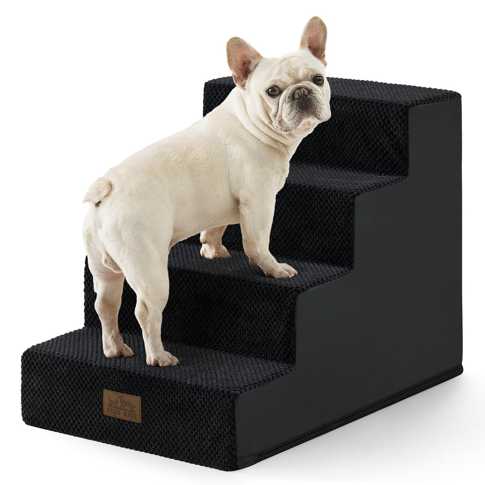 Escaliers Cozy Kiss quatre niveaux pour petit chien facilitant l'accès au canapé.
