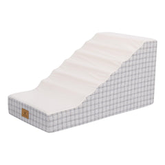 Cozy Tails rampe pour petits chiens et seniors sur lit beige, sécurité et autonomie.