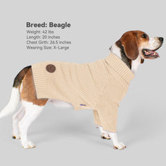 Gros plan sur le tricot doux beige du pull cyeollo.