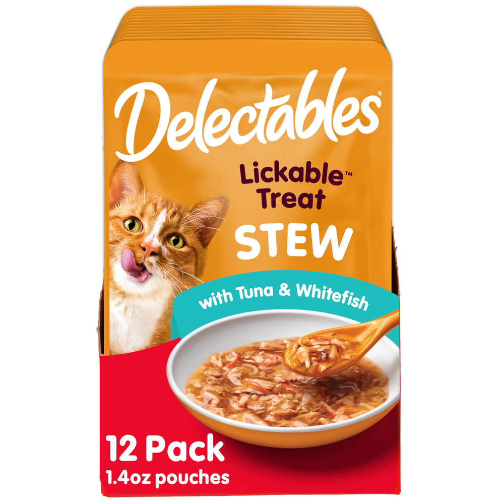 Delectables ragoût thon et poisson blanc dans bol, appétit sûr pour votre chat.