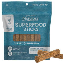 Dog Treat Naturals Superfood Sticks dinde-myrtille dans un sac pratique pour récompenser lors de l'entraînement.