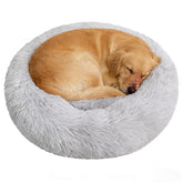 Doimier lit-donut-chien-grand-confort : surface pelucheuse pour un repos apaisé.