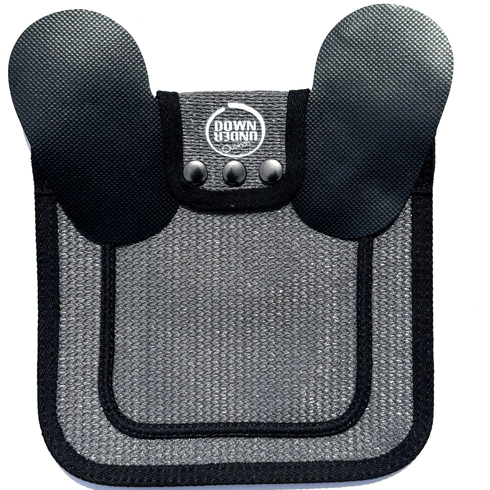 Selle DOWN UNDER OUTDOORS pour poules en maille grise avec sangles réglables.