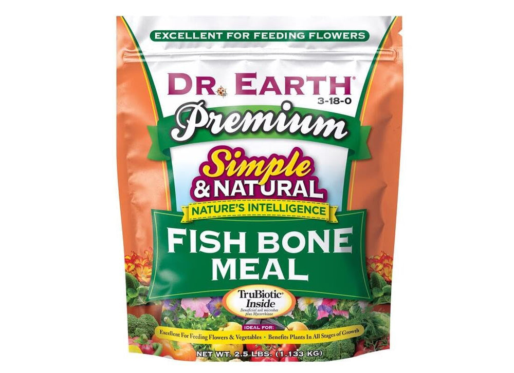 Dr Earth 722, poudre d'os de poisson, enrichit le sol pour des plantes saines.
