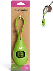 Distributeur Earth Rated avec sacs parfum lavande lors d'une promenade.
