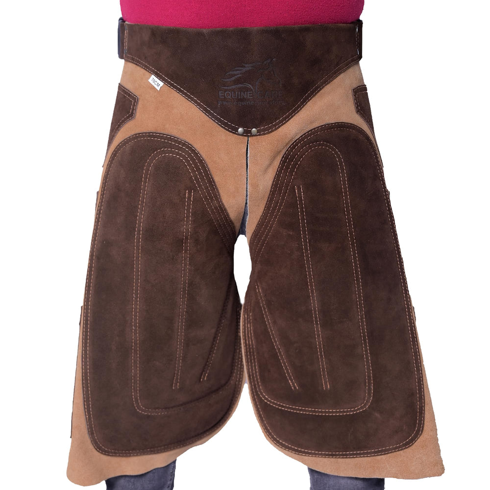 Equine Care tablier-jambières en cuir suede de vache protège efficacement lors du travail quotidien.