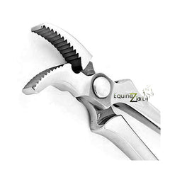 Poignées ergonomiques d'Equinez Tools offrant une prise sûre pour les tâches de parage et de ferrage.