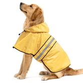 Manteau pluie pour chien réfléchissant – vue avant, sécurité visuelle lors des sorties nocturnes.