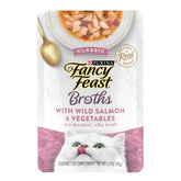 Fancy Feast bouillon classique au saumon sauvage et légumes, poche prête à servir.