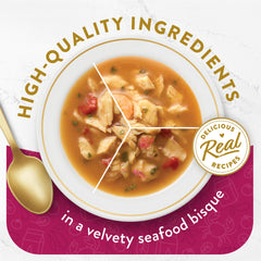 Fancy Feast Broths avec crevettes visibles dans le bouillon.