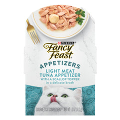 Fancy Feast Garnitures montre thon et coquille Saint-Jacques dans un bouillon raffiné.
